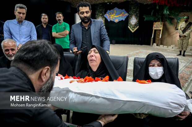 وداع با پیکر مطهر شهید محمد خاکی زاده در معراج شهدای تهران 10