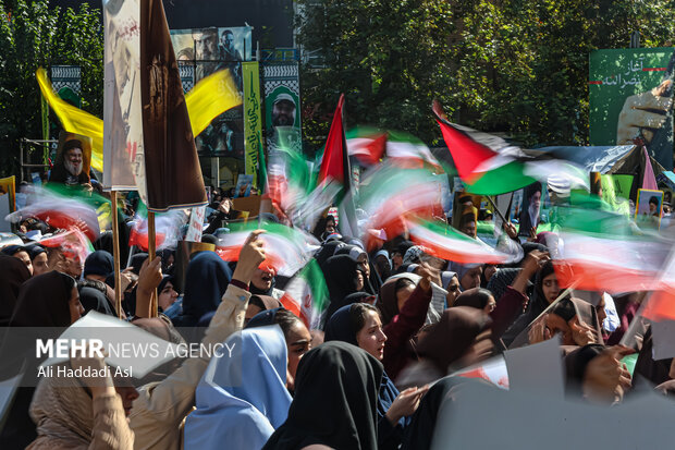 تجمع بزرگ۱۴۰۰۰ دانش آموز شهر تهران درمیدان فلسطین