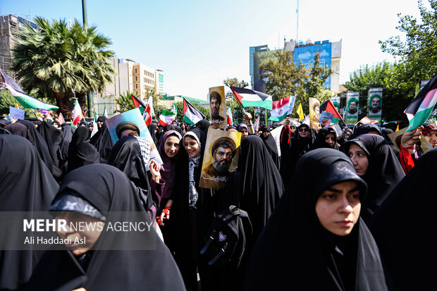 تجمع بزرگ۱۴۰۰۰ دانش آموز شهر تهران درمیدان فلسطین