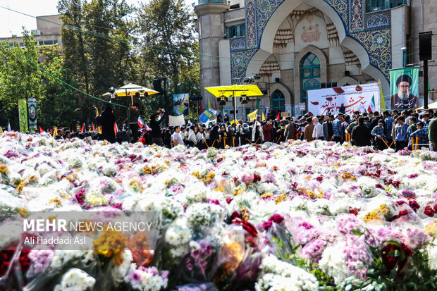 اجتماع كبير لـ 14 ألف طالب من طلاب طهران في ساحة فلسطين