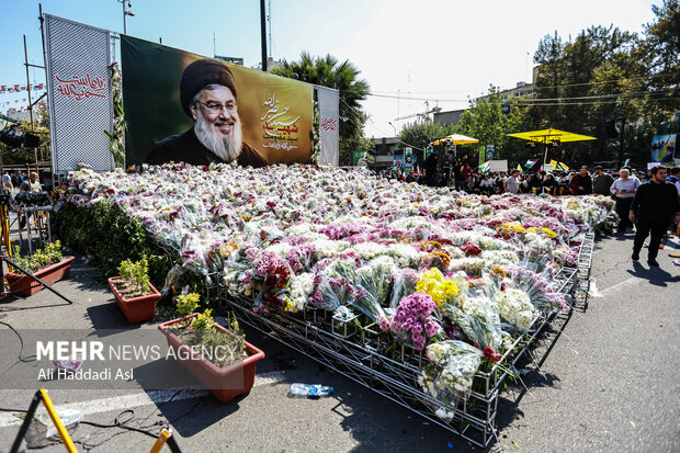 تجمع بزرگ۱۴۰۰۰ دانش آموز شهر تهران درمیدان فلسطین