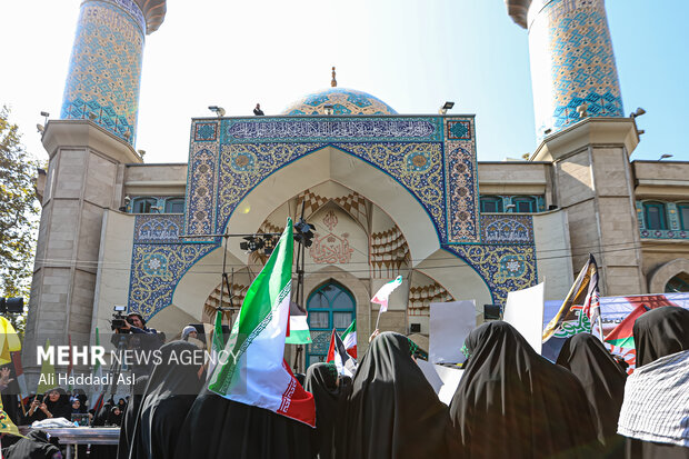 اجتماع كبير لـ 14 ألف طالب من طلاب طهران في ساحة فلسطين