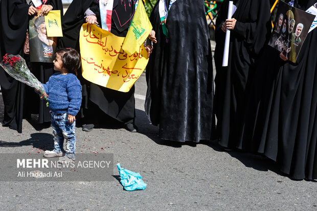 اجتماع كبير لـ 14 ألف طالب من طلاب طهران في ساحة فلسطين