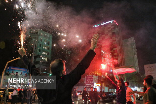 شادی مردم کرمانشاه در پی حمله موشکی به سرزمین های اشغالی
