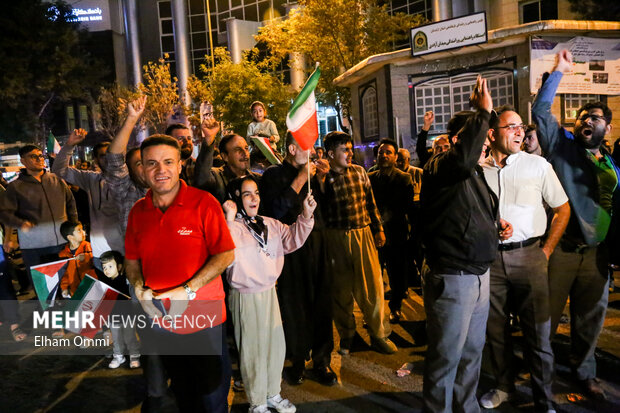 شادی مردم سنندج در پی حمله موشکی به سرزمین های اشغالی