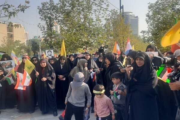 اجتماع زنان ایرانی در همدلی با جبهه مقاومت برگزار شد اجتماع زنان ایرانی در همدلی با جبهه مقاومت برگزار شد