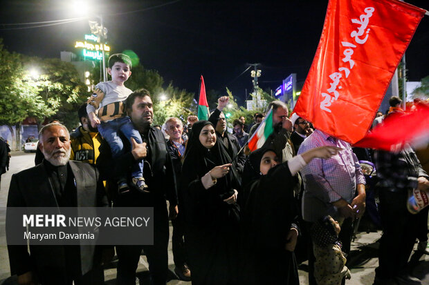 شادی مردم بجنورد پس از پاسخ موشکی ایران به رژیم صهیونیستی