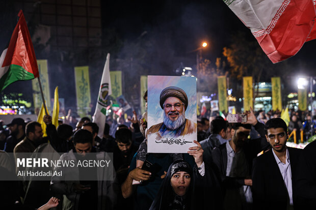 شادی مردم تهران بعد از پاسخ موشکی ایران به رژیم صهیونیستی - 2 29