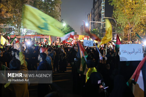 شادی مردم تهران بعد از پاسخ موشکی ایران به رژیم صهیونیستی - 2 49