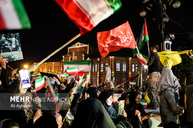 شادی مردم ارومیه پس از پاسخ موشکی ایران به رژیم صهیونیستی