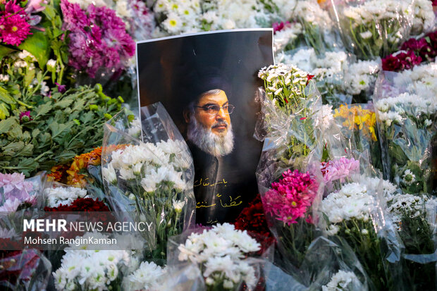 ادای احترام به مقام شهید سید حسن نصرالله