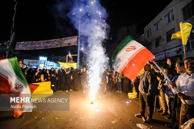 شادی مردم کرج پس از پاسخ موشکی ایران به رژیم صهیونیستی