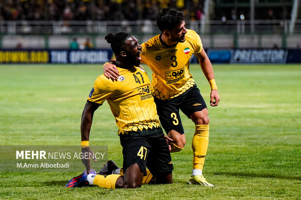 سپاهان در تلاش برای رسیدن به صدر/ جدال مربیان و شاگردان سابق سپاهان در تلاش برای رسیدن به صدر/ جدال مربیان و شاگردان سابق