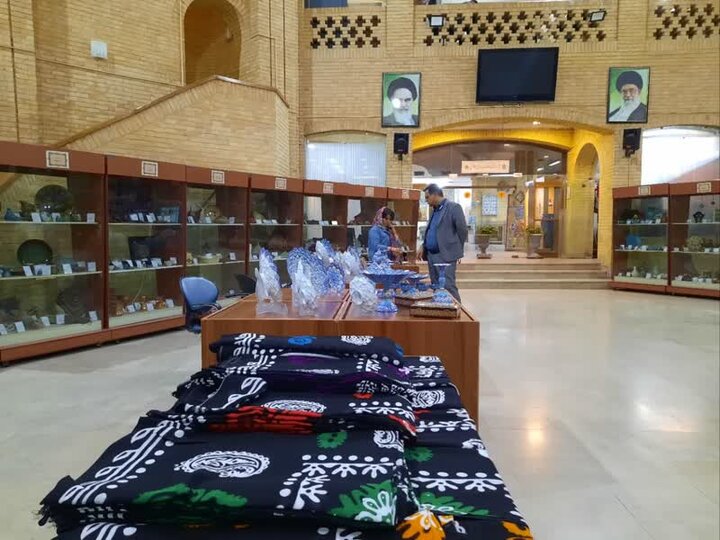 دستهایی که تاریخ میبافند؛ اینجا هنر نان درمیآورد