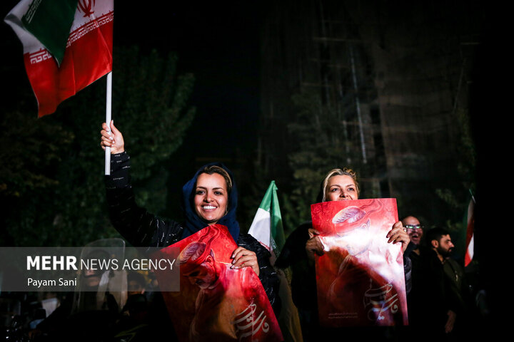 شادی مردم تهران پس از پاسخ موشکی ایران به رژیم صهیونیستی