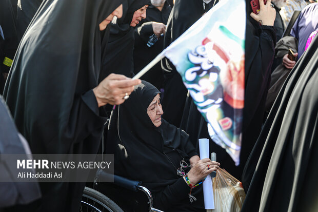 تجمع قدردانی از عملیات وعده صادق ۲ در میدان امام حسین (ع)