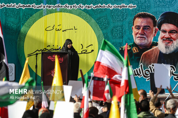 Tehraners hold rally to show support for IRGC