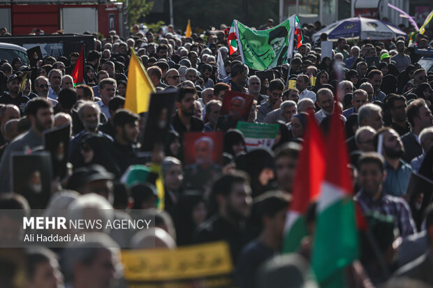 Tehraners hold rally to show support for IRGC