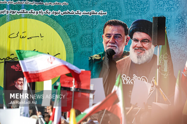 Tehraners hold rally to show support for IRGC