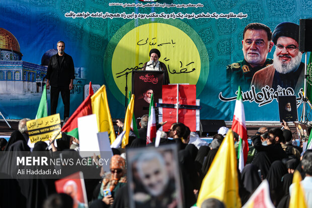 Tehraners hold rally to show support for IRGC