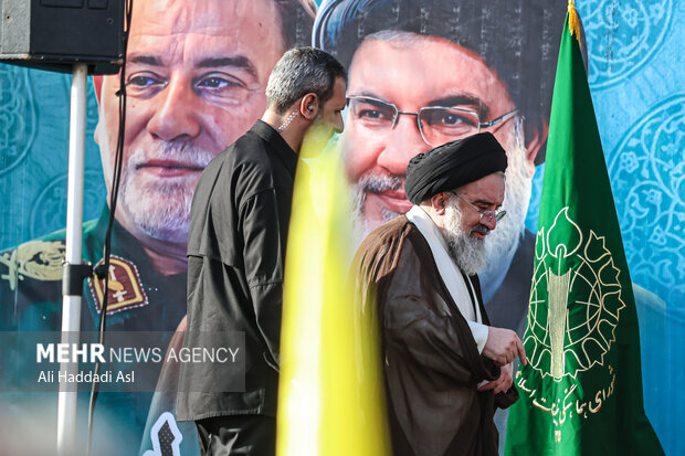 Tehraners hold rally to show support for IRGC