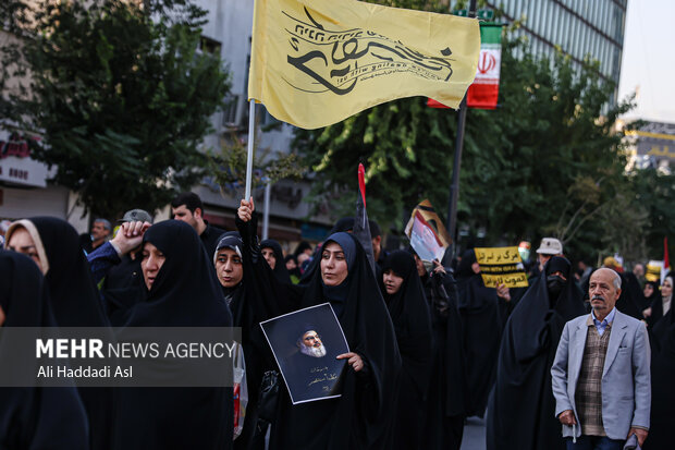 Tehraners hold rally to show support for IRGC