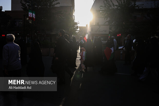 تجمع قدردانی از عملیات وعده صادق ۲ در میدان امام حسین (ع)