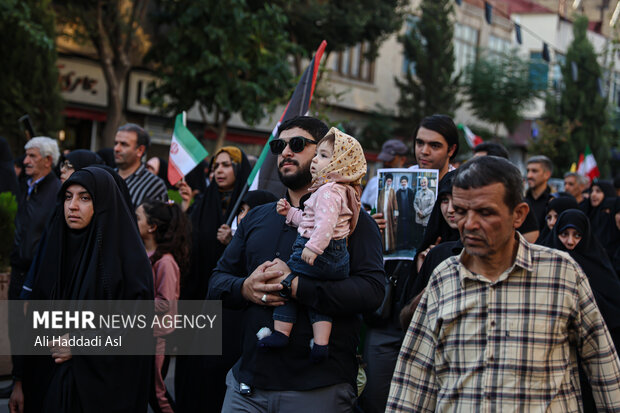 Tehraners hold rally to show support for IRGC