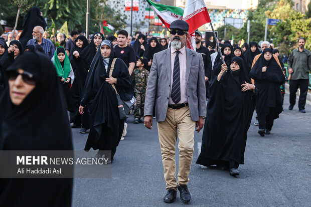 تجمع محکومیت ترور سید حسن نصرالله و قدردانی از عملیات وعده صادق ۲ در میدان امام حسین(ع)