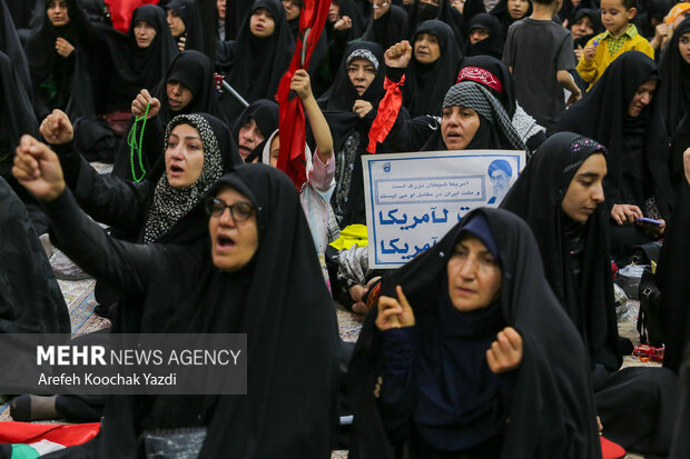 اجتماع بانوان قمی در حرم حضرت معصومه(س)