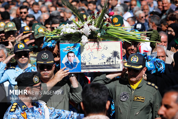 تشییع همافر شهید «محمد خاکی زاده» در همدان