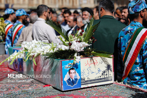 تشییع همافر شهید «محمد خاکی زاده» در همدان