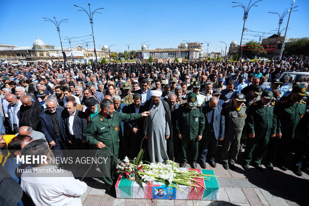 تشییع همافر شهید «محمد خاکی زاده» در همدان