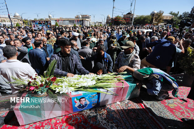 تشییع همافر شهید «محمد خاکی زاده» در همدان