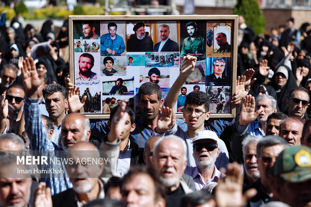 تشییع همافر شهید «محمد خاکی زاده» در همدان