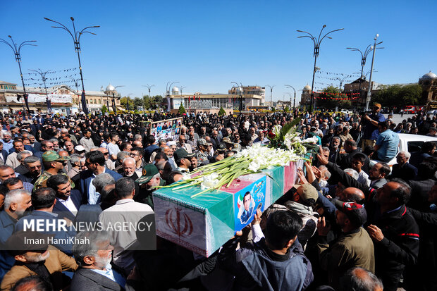 تشییع همافر شهید «محمد خاکی زاده» در همدان