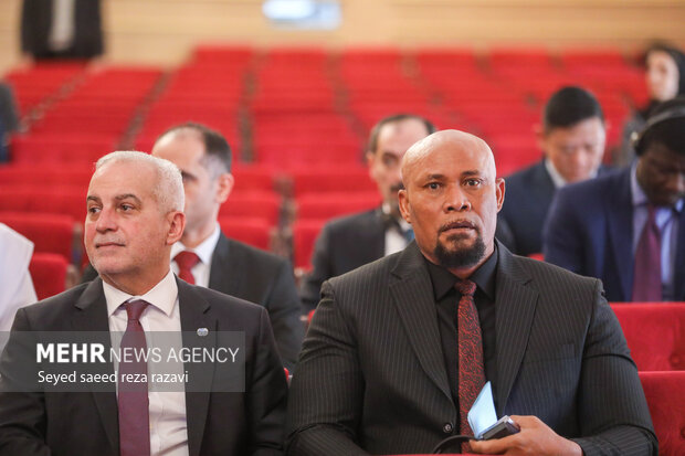 نشست توجیهی معاون سیاسی وزیر امورخارجه با سفرا 14