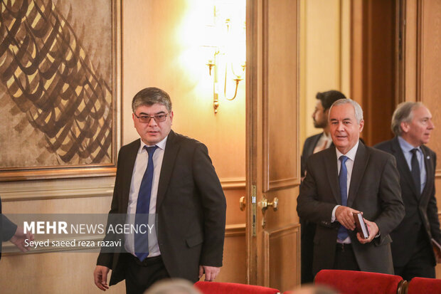 نشست توجیهی معاون سیاسی وزیر امورخارجه با سفرا 15