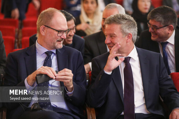 نشست توجیهی معاون سیاسی وزیر امورخارجه با سفرا 5