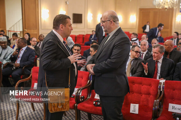 نشست توجیهی معاون سیاسی وزیر امورخارجه با سفرا 10