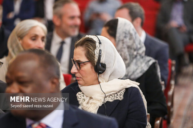 نشست توجیهی معاون سیاسی وزیر امورخارجه با سفرا 11