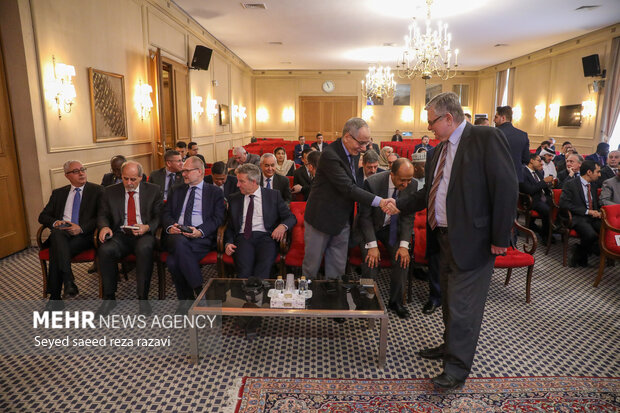 نشست توجیهی معاون سیاسی وزیر امورخارجه با سفرا 16