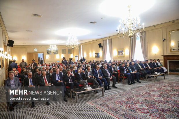 نشست توجیهی معاون سیاسی وزیر امورخارجه با سفرا 19