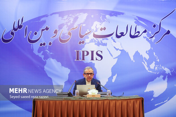 نشست توجیهی معاون سیاسی وزیر امورخارجه با سفرا 25