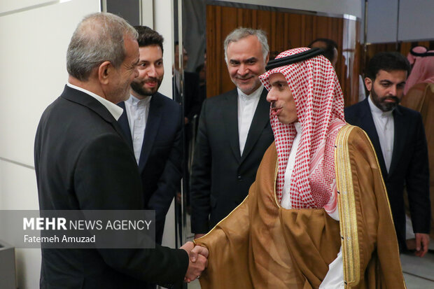 دیدار وزیر امور خارجه عربستان با رئیس جمهور