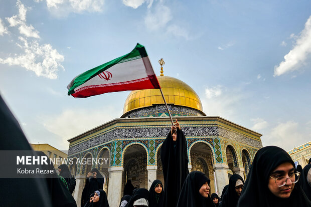 اجتماع دختران دهه هشتادی در حرم مطهر رضوی