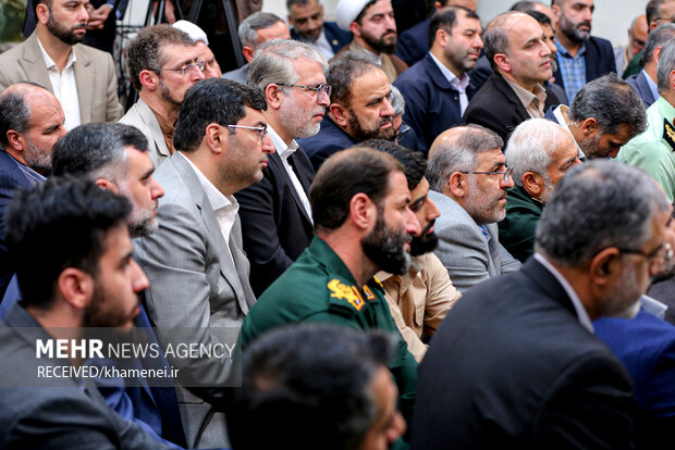 دیدار دست‌اندرکاران کنگره شهدا استان مازندران با رهبر معظم انقلاب 7