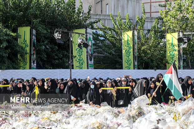 راهپیمایی دانشجویی در حمایت از رزمندگان مقاومت و عملیات وعده صادق