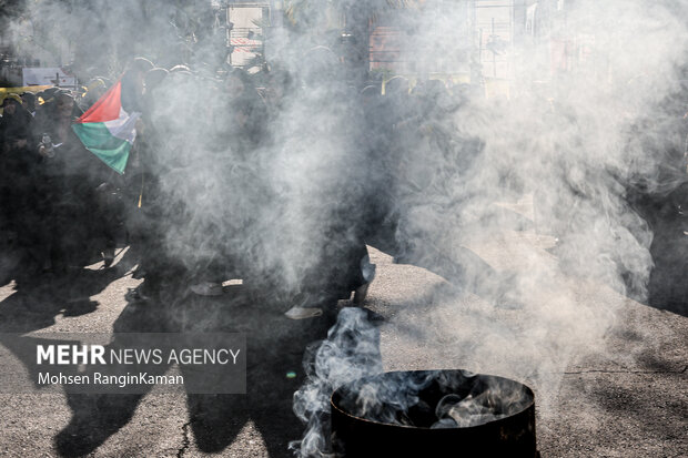 
Sturdents rally to show support for IRGC, Resistance