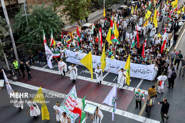 راهپیمایی دانشجویی در حمایت از رزمندگان مقاومت و عملیات وعده صادق